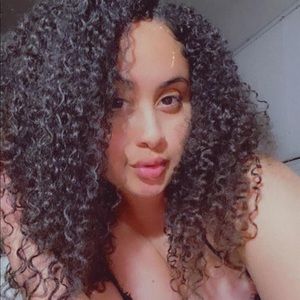 Meet your Posher, Llomira